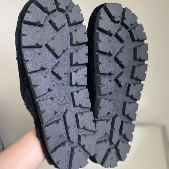 New Prada Shearling slippers 11 $1,050 - Picture 10 of 11